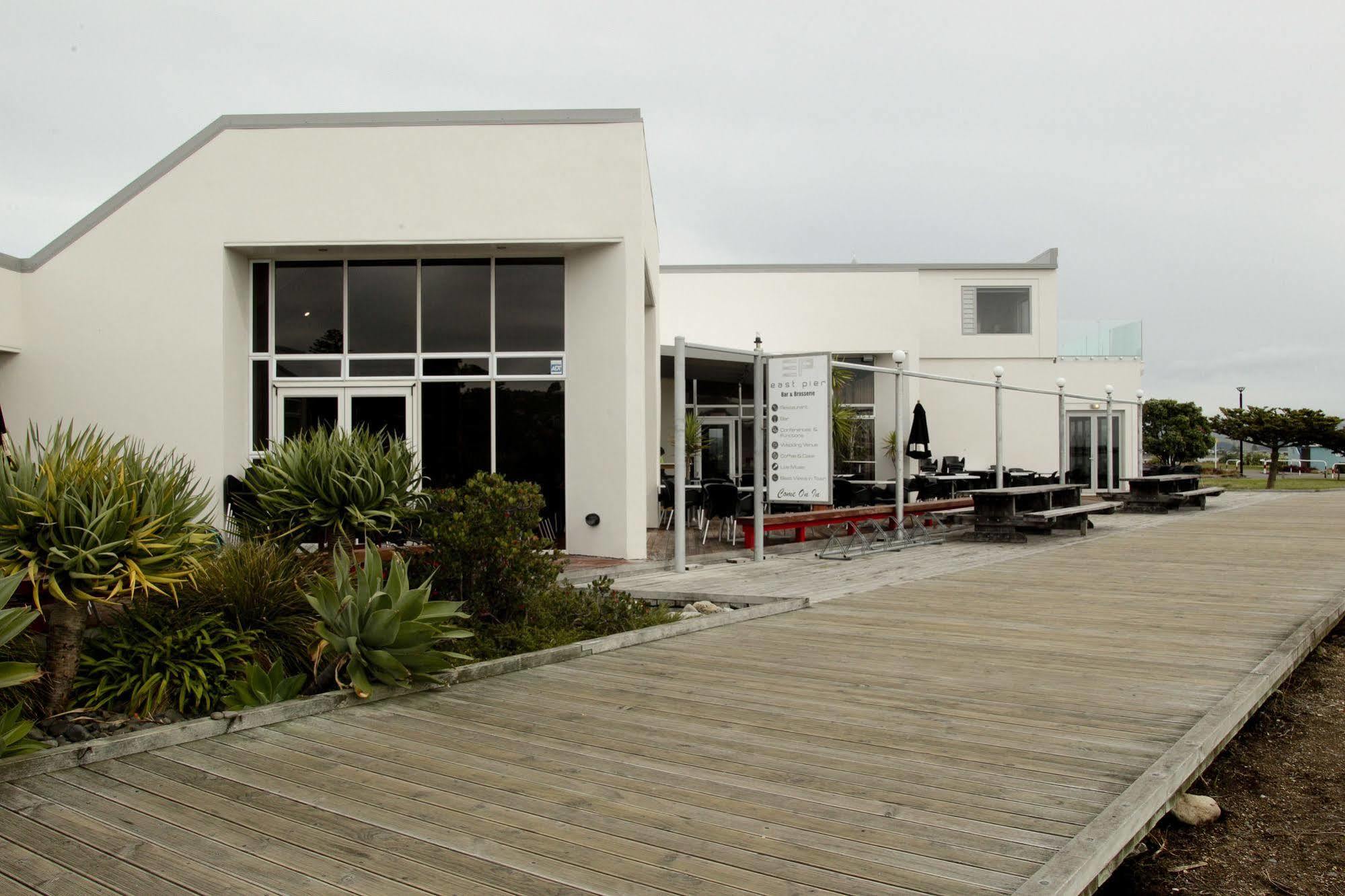 East Pier Hotel Нейпир Экстерьер фото